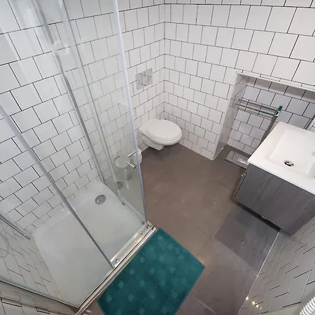 Daire Light Green Apartments - Downtown Lisbon *