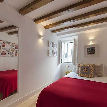 Daire Light Green Apartments - Downtown Lisbon