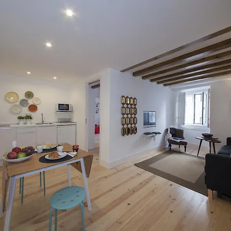 Daire Light Green Apartments - Downtown Lisbon