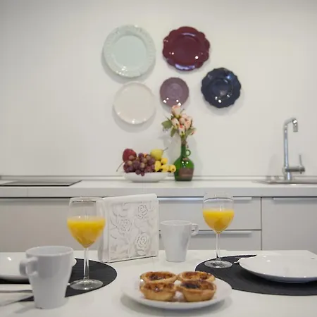 Daire Light Green Apartments - Downtown Lisbon *